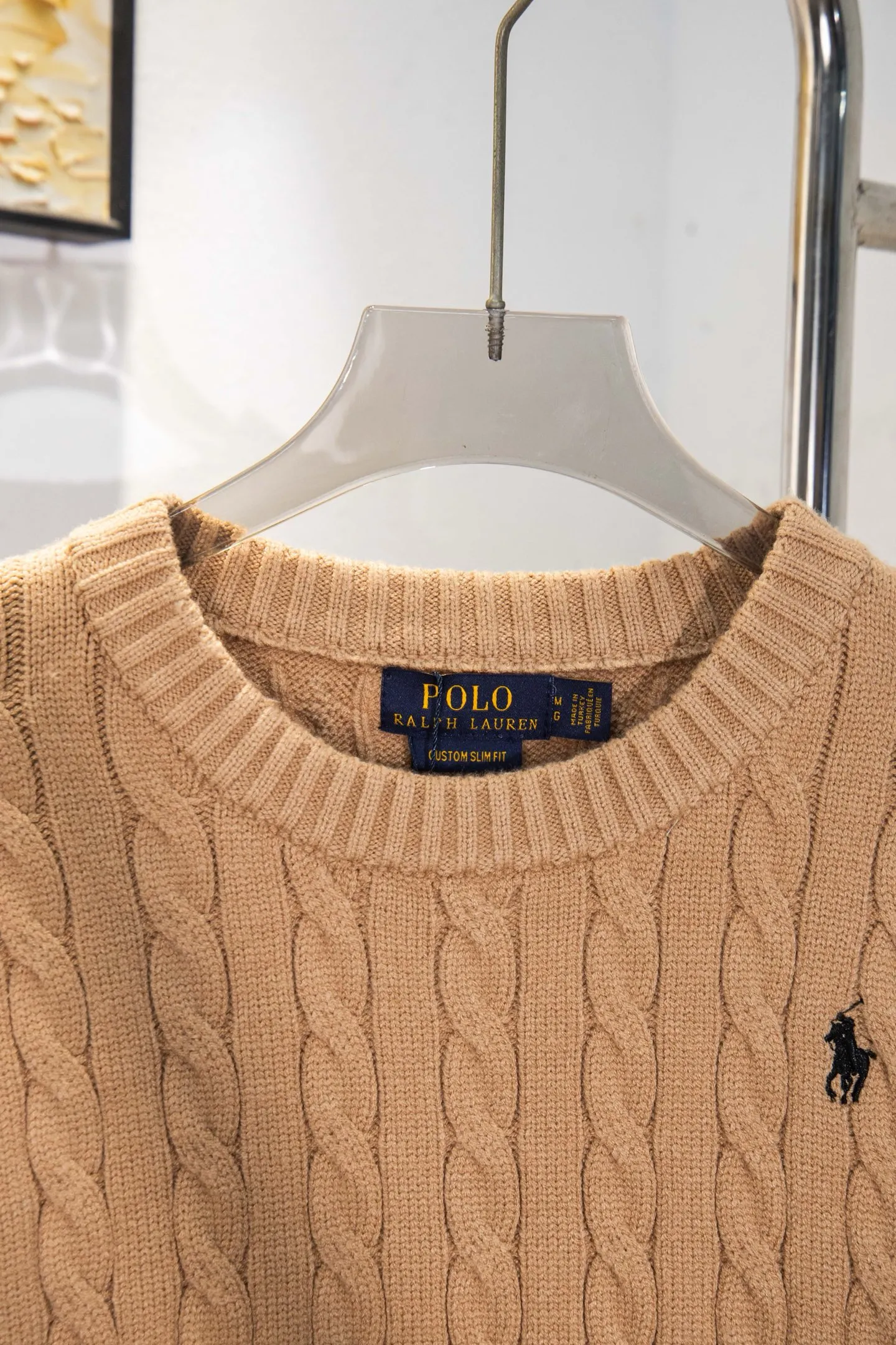 P210 model number: Y195 Ralph Lauren men's round neck sweater men's hemp flower original collar sweater. The version is really good-looking. It can be worn alone or as a jacket to be worn inside or outside. The upper body shows personal fashion charm. Four colors are available. The same style for men and women. A must-see item for new summer products. Tag, hanging grain, washed, packaging bag, full set of accessories. Very good appearance, super exquisite workmanship. Size: S-XL